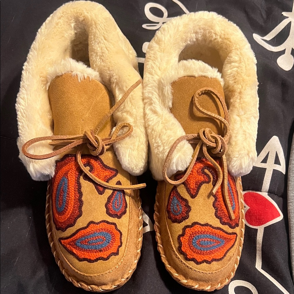 Lucky Brand Shearling Lined Slippers in Cream
